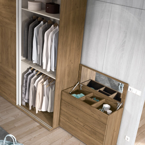 Armario en madera con puertas correderas