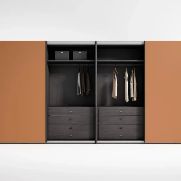 interior-armario-carbón-con-cajoneras-y-barras-colgar